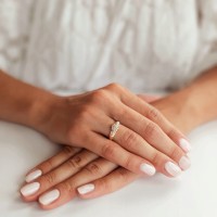 Złoty pierścionek zaręczynowy 1618b-3 333 8K cyrkonia 